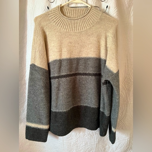 Universal Thread Color-block Sweater - Picture 1 of 6